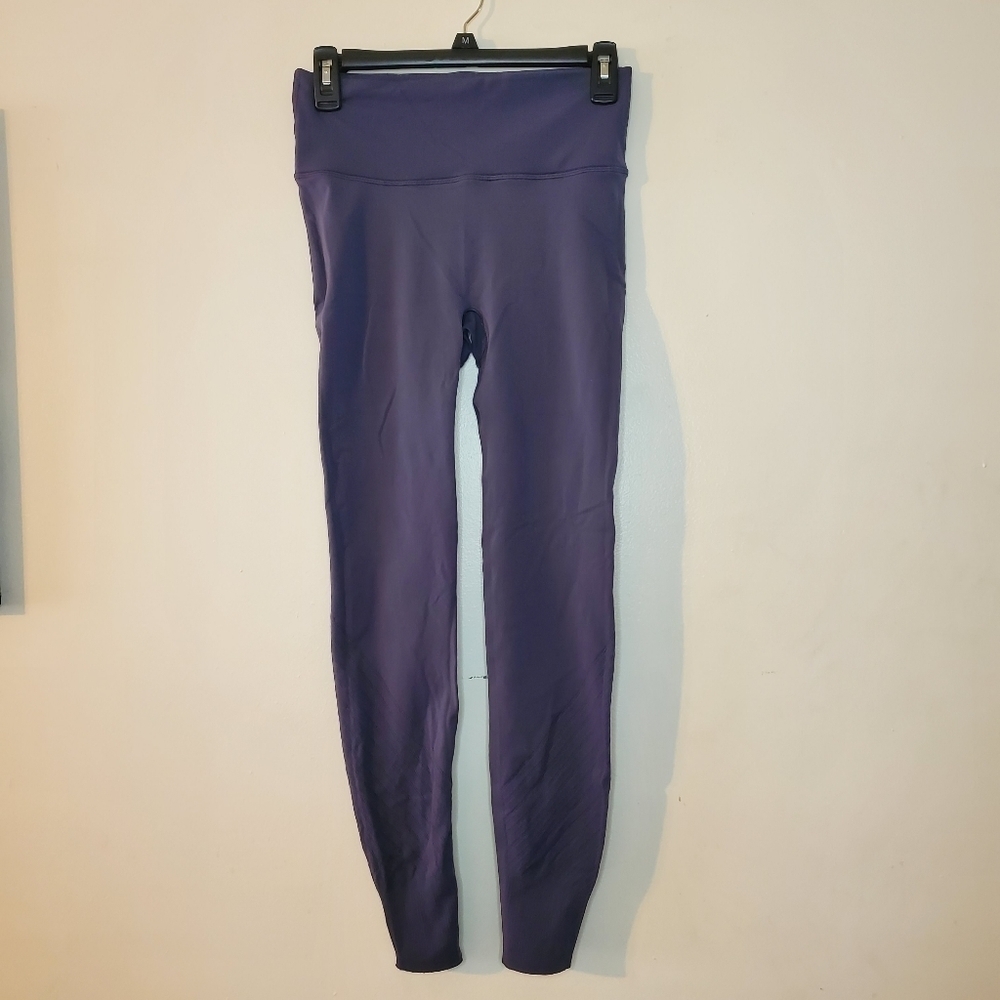 Lululemon seamless yoga leggings with mesh style bottom